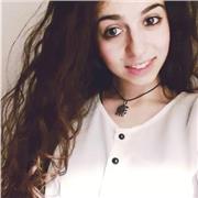 Laureata in Lingue propone lezioni d'inglese a studenti di scuola elementare, media e superiore e a studenti universitari